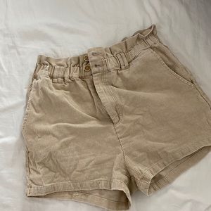 Beige ribbed shorts
